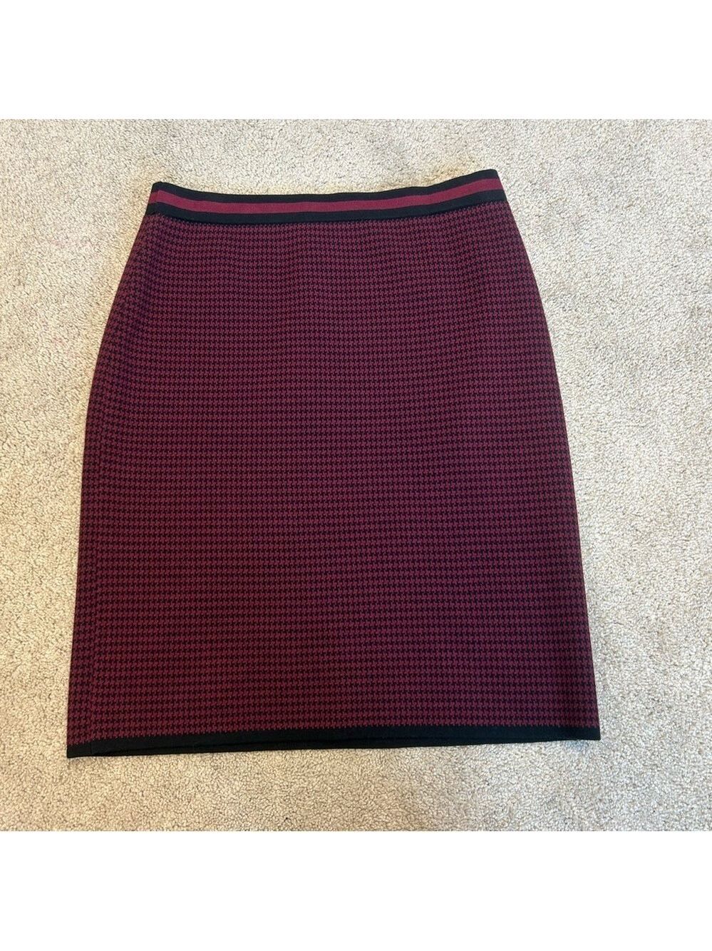 KARL Lagerfeld red Burgundy black geometric print knit pencil skirt Sz M NWT - Picture 4 of 11